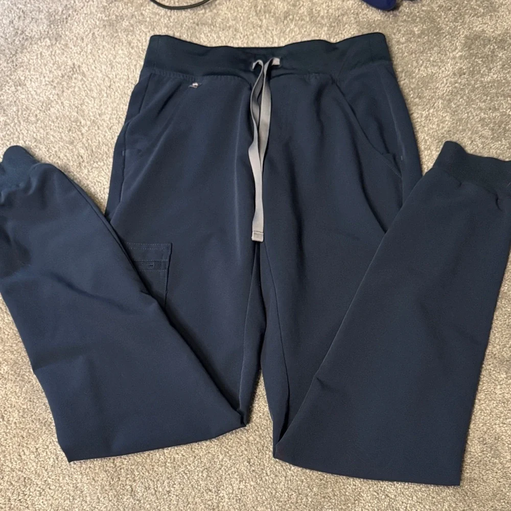 Figs Woman’s Dark Harbor blue Jogger Scrub Pants Tall - Picture 1 of 3